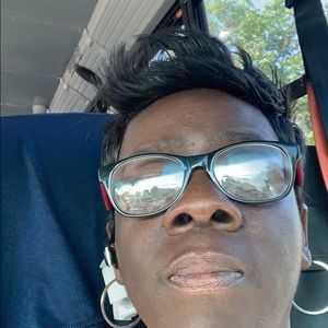 Meet your Posher, Sandra